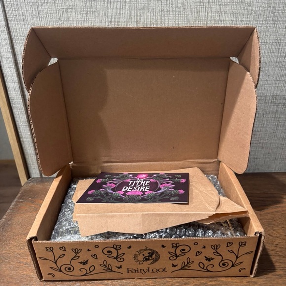 Fairyloot Exclusive Edition of Savage Blooms - Picture 6 of 6